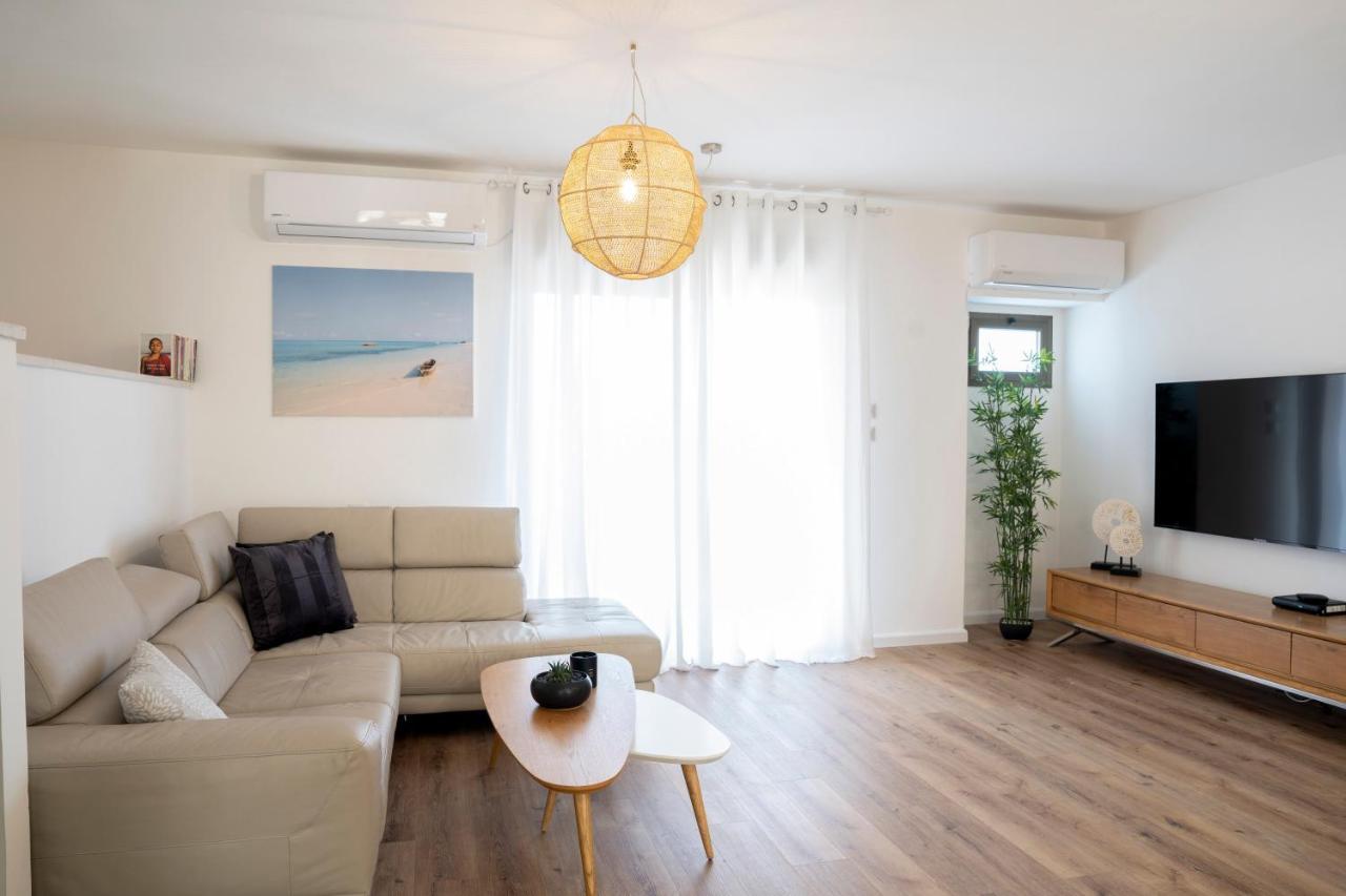 Yanz Apartment